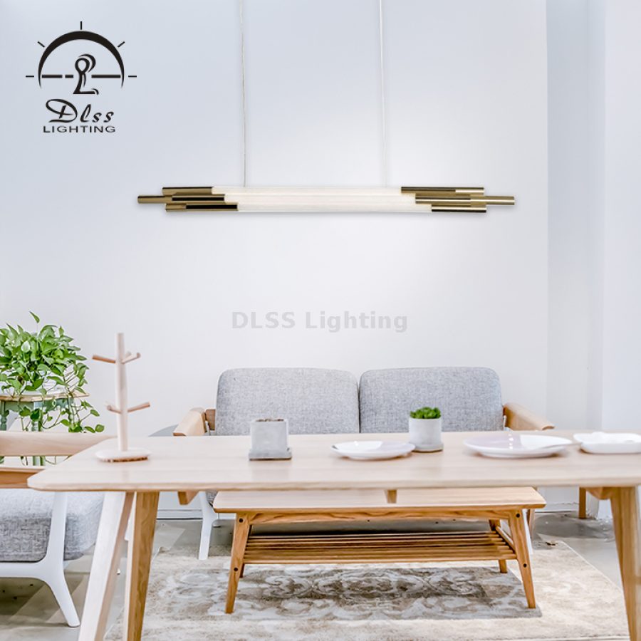 Candelabru DLSS liniar, metal auriu, sticlă albă, formă tuburi