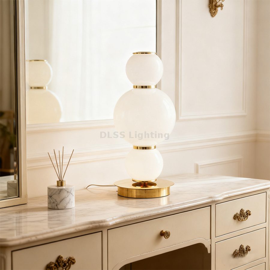 Lampă de masă LED din sticlă, design modern
