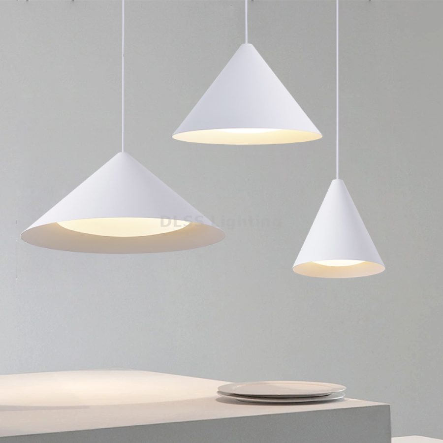 Candelabru suspendat din acril alb, birou