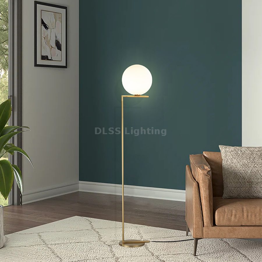 Lampadar din fier, design clasic-modern