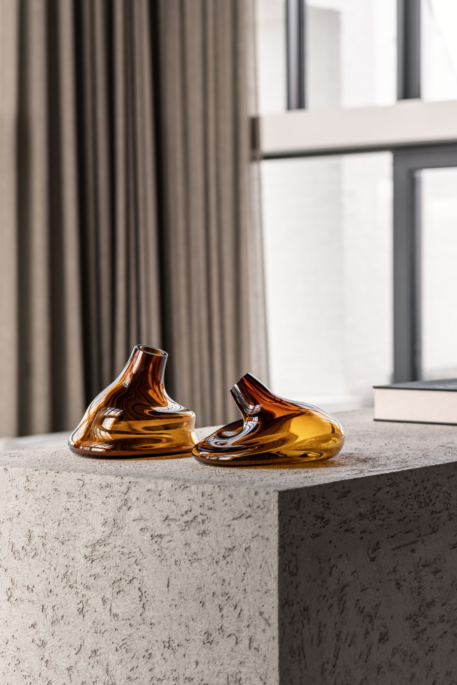 Morphosis vase 2 dark ambar